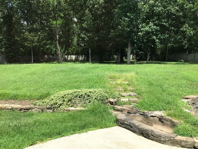 Building Photo - Meticulously Maintained Home in West Meade