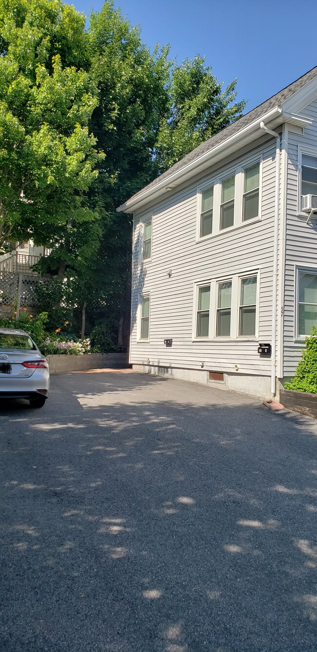 2 car/apt off road parking - 57 Franklin St