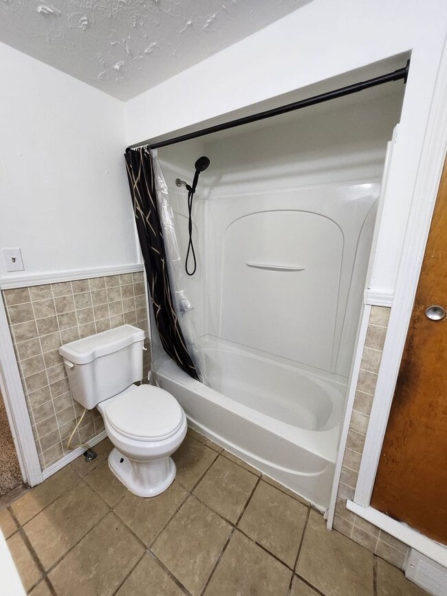 Building Photo - 2005 Hilton Rd