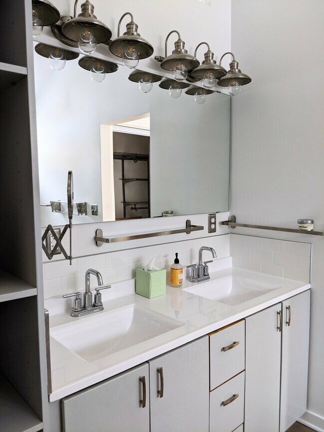 Building Photo - 743 Burke Ave NE