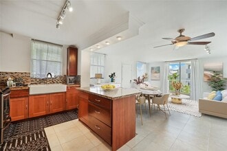 Building Photo - 1801 S Treasure Dr