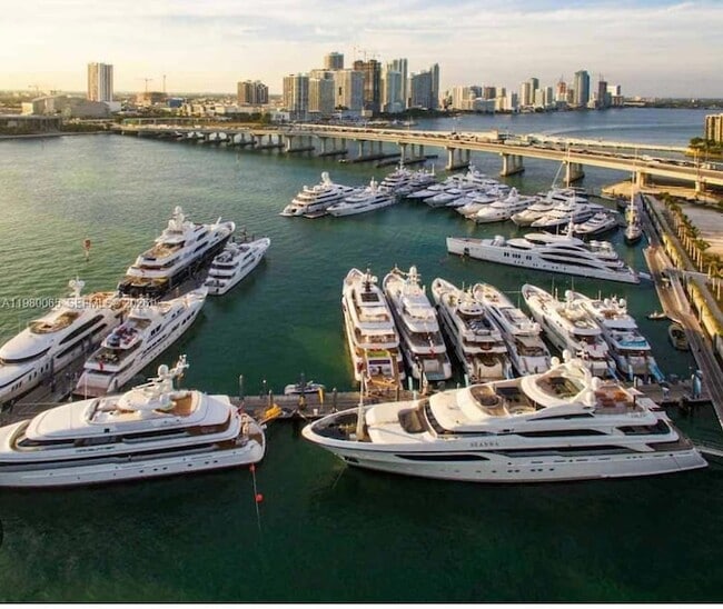 Building Photo - 302 NW 11th Ct