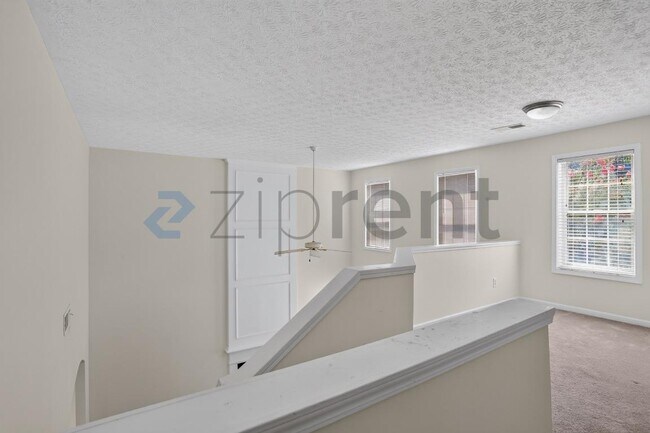 Building Photo - Unit