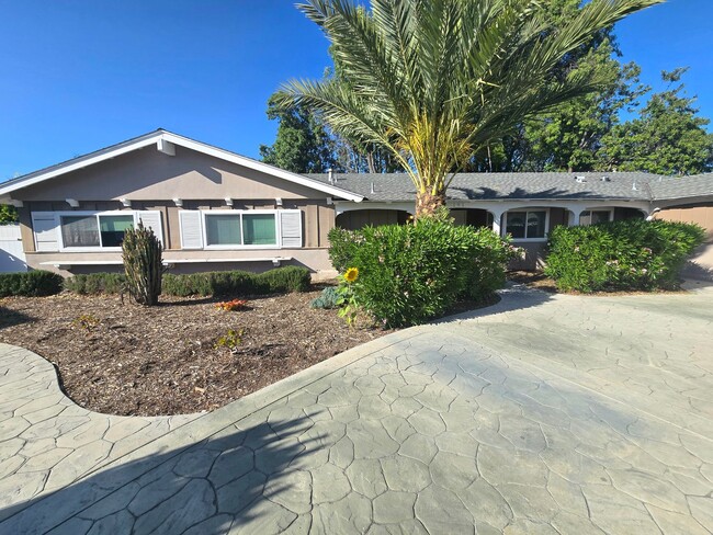 Building Photo - 191 E Avenida De Los Arboles