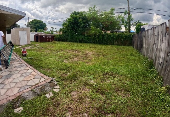 Building Photo - 5720 SW 38th Ct