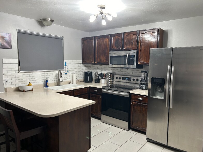 Building Photo - 8827 Pinion Ln