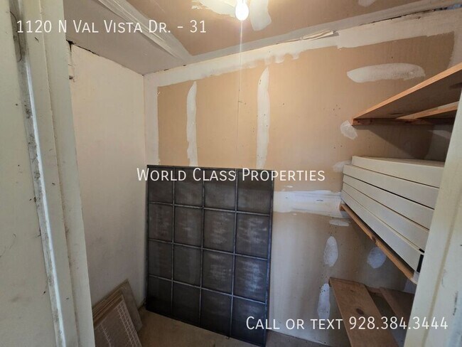 Building Photo - 1120 N Val Vista Dr