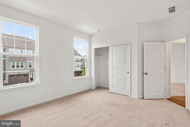 Building Photo - 18270 Moss Gdn Rd