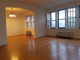 Building Photo - 1643 W Touhy Ave