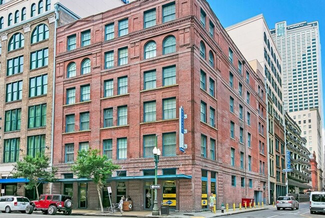 Building Photo - 201 Magazine St