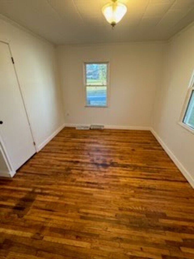 Building Photo - 505 Royal Manor Rd