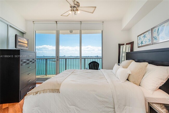 Building Photo - 1750 N Bayshore Dr