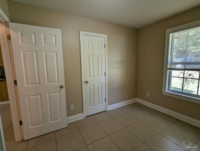 Building Photo - 815 Brook Meadow Ln