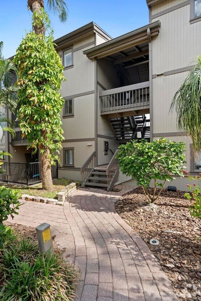 Building Photo - Lakefront lifestyle in this stunning 3-bed...