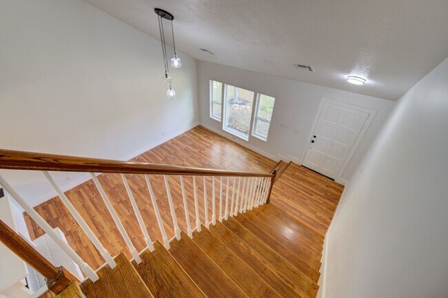 Building Photo - 19403 Lake Hollow Ln