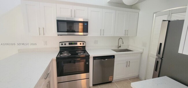 Building Photo - 6948 SW 36th St