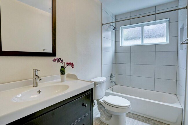 Building Photo - 13819 Starhill Ct