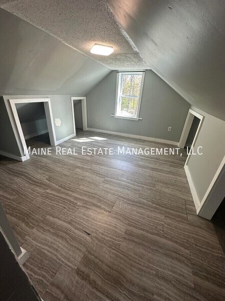 Building Photo - 171 Riverside Dr