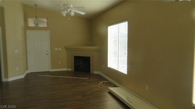 Building Photo - 2305 W Horizon Ridge Pkwy