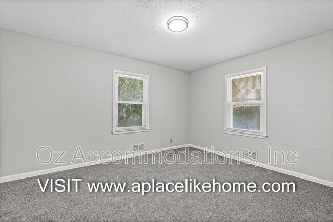Building Photo - 9811 Marsh Ave