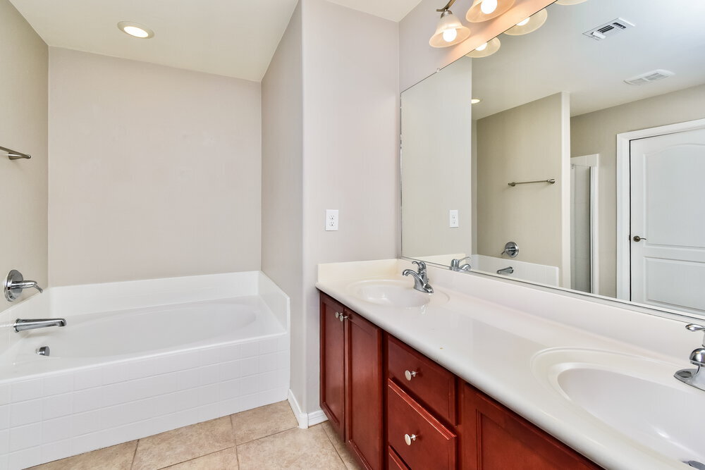 Building Photo - 6721 S May Fly Dr