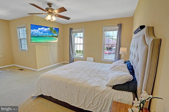 Building Photo - 6389 Fenestra Ct