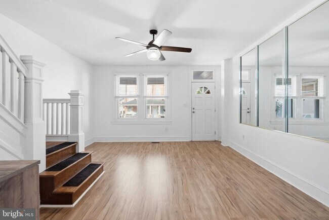 Building Photo - 211 E Poplar St