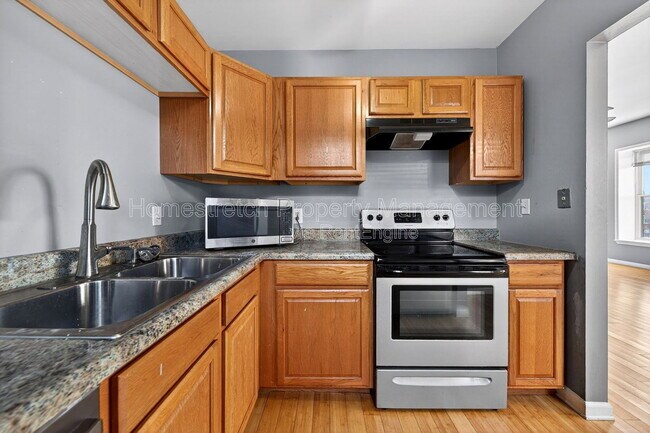 Building Photo - 322 N Boyle Ave