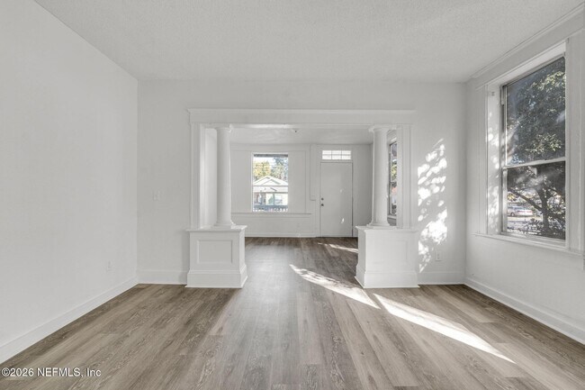 Building Photo - 522 W 21st St