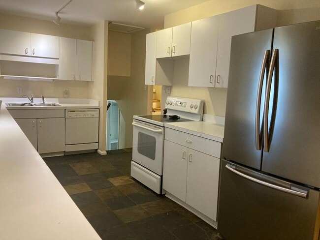 Building Photo - Huge 5BR, large yard, fireplace, big rooms! (Bellaire)