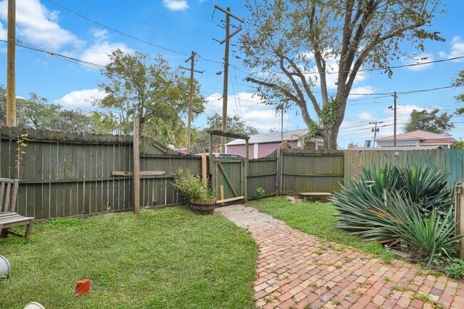 Building Photo - 2 BED | 1 BATH | STARLAND DISTRICT