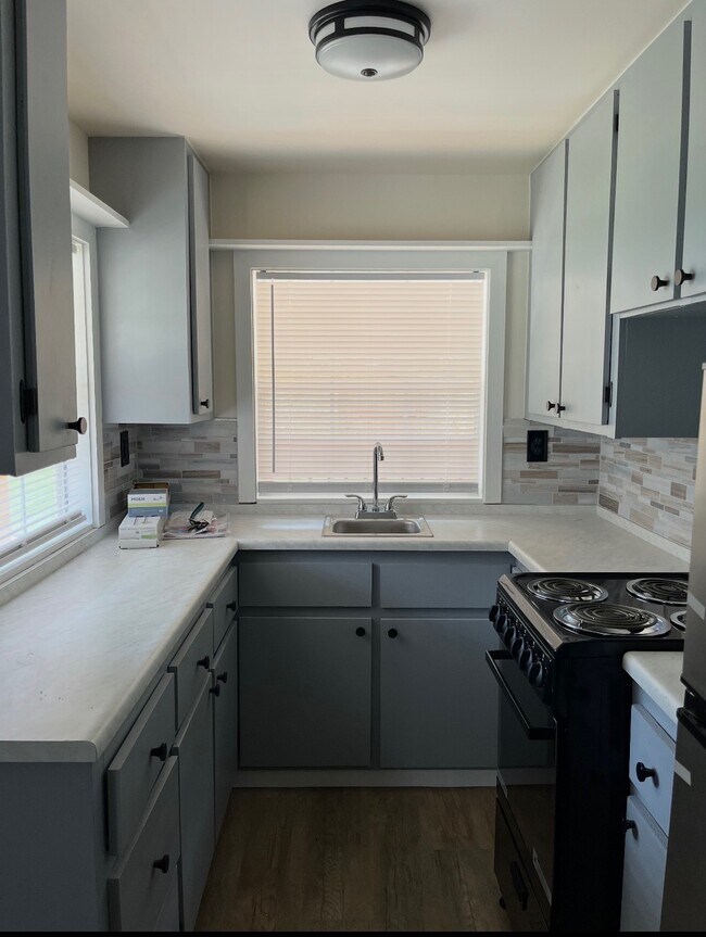 Building Photo - Private 1-Bedroom Cottage