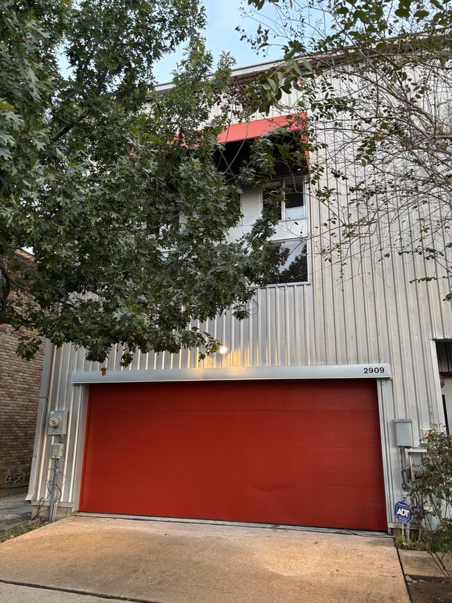 Building Photo - 2909 Albany St