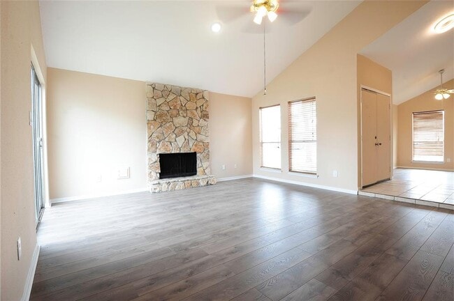 Building Photo - 11030 Petworth Dr