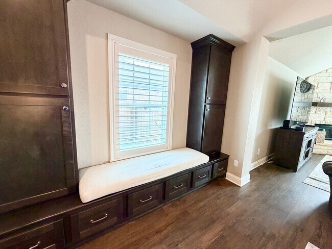 Building Photo - Beautiful 4 Bedroom Rental with Garage & Outdoor Living Space