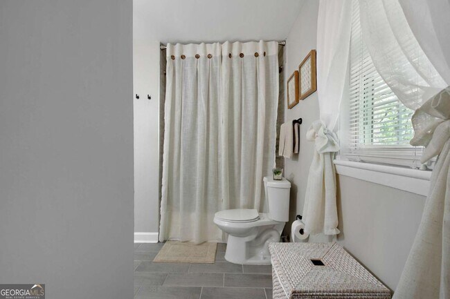 Building Photo - 1025 Hilburn Dr SE