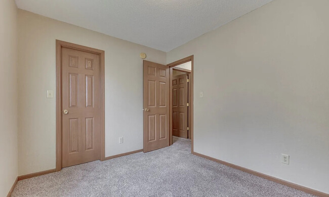 Building Photo - 6010 Rocky River Dr