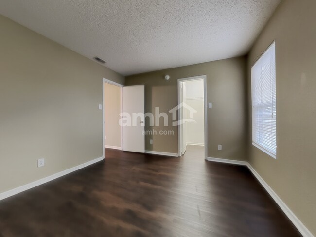 Building Photo - 10243 Cumberland Pointe Blvd