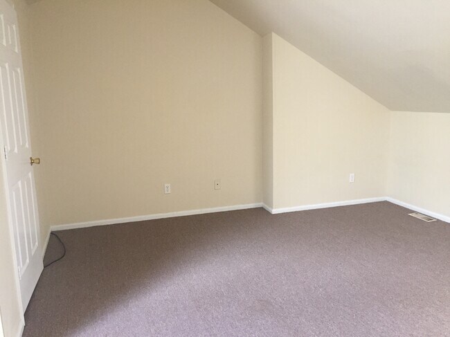 Building Photo - 821 Russell Blvd