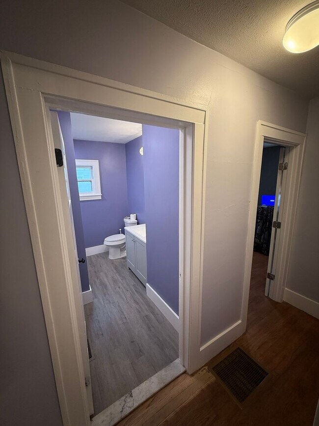 Building Photo - Charming 3BR House in Waterford