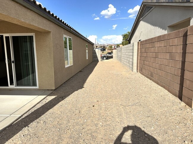 Building Photo - 4 bedroom, 2 bathroom Mystic Canyon Gem