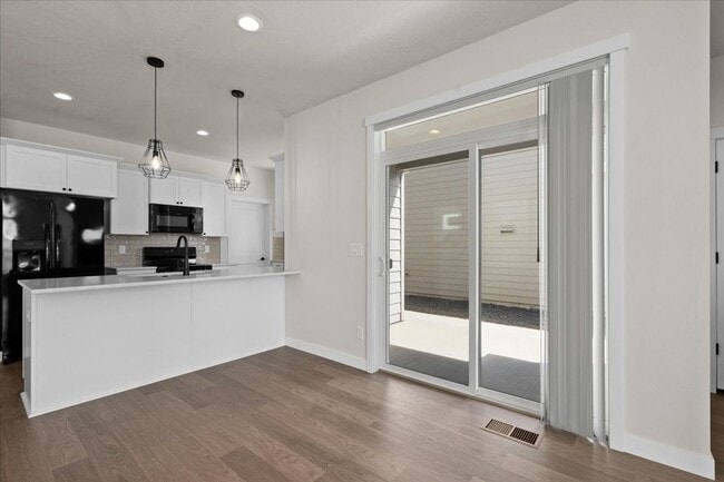 Building Photo - Spacious 4-Bedroom Home with Modern Comforts