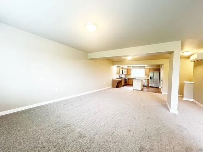 Building Photo - Modern 3BR / 2.5BA Townhome in Port Orchard – Spacious, Bright, and Conveniently Located