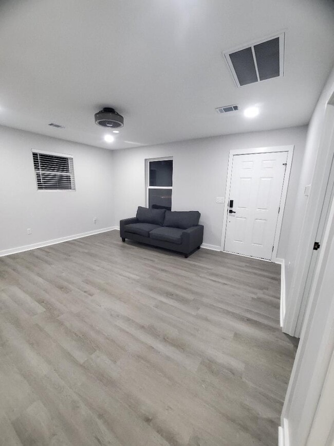 Building Photo - 290 Quick St