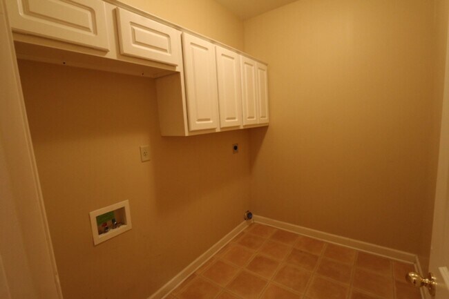 Building Photo - EXECUTE LIVING IN PRIVATE COMMUNITY