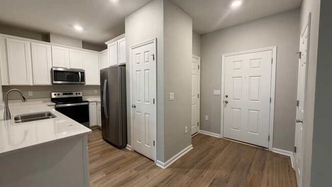 Building Photo - Orchard Park 3/2.5 Townhome Available Now || Convenient Location with Community Amenities