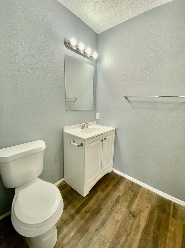 Building Photo - $0 First Month's Rent / $0 Deposit at Move-in