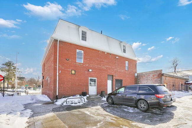 Building Photo - 296 Hancock St