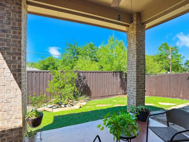 Building Photo - 1315 Savona Ln