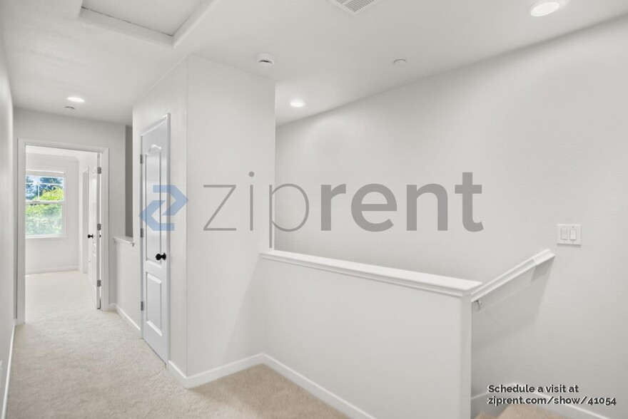 Building Photo - 722 Kingsford Way